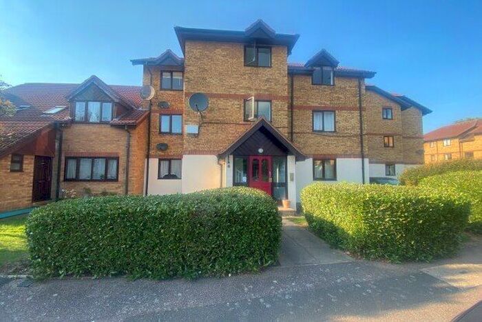 2 Bedroom Flat To Rent In Redwood Grove, Bedford, MK42