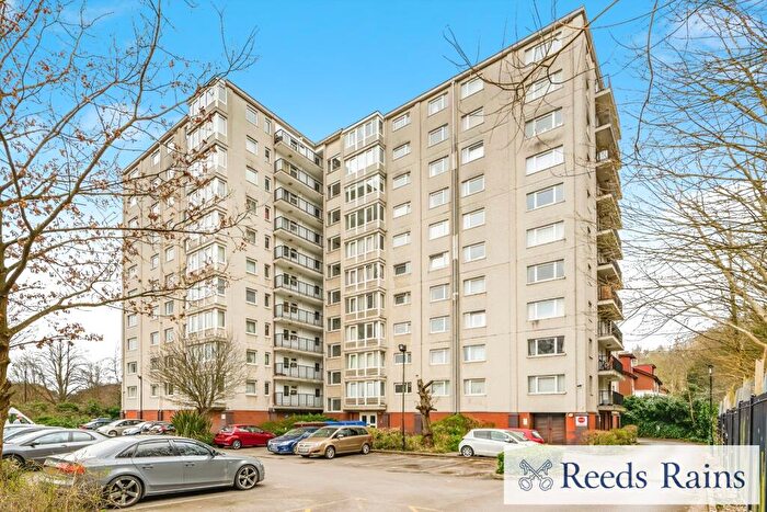 1 Bedroom Apartment To Rent In Kersal Way, Salford, Greater Manchester, M7