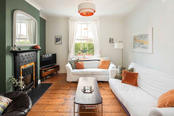 3 Bedroom Terraced House For Sale In Kenbury Street, London, SE5