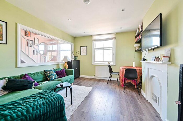 2 Bedroom Flat To Rent In Endwell Road, Brockley, London, SE4