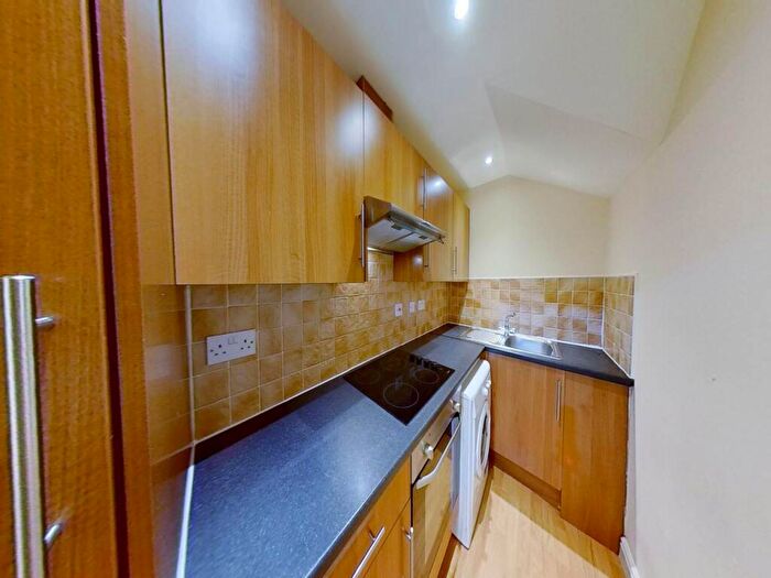 2 Bedroom Flat To Rent In Crwys Road, Cathays, Cardiff, CF24