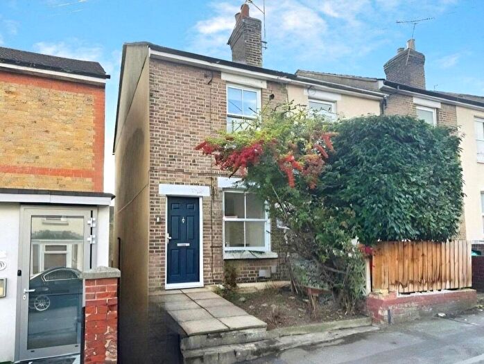 2 Bedroom End Of Terrace House For Sale In Dover Street, Maidstone, Kent, ME16