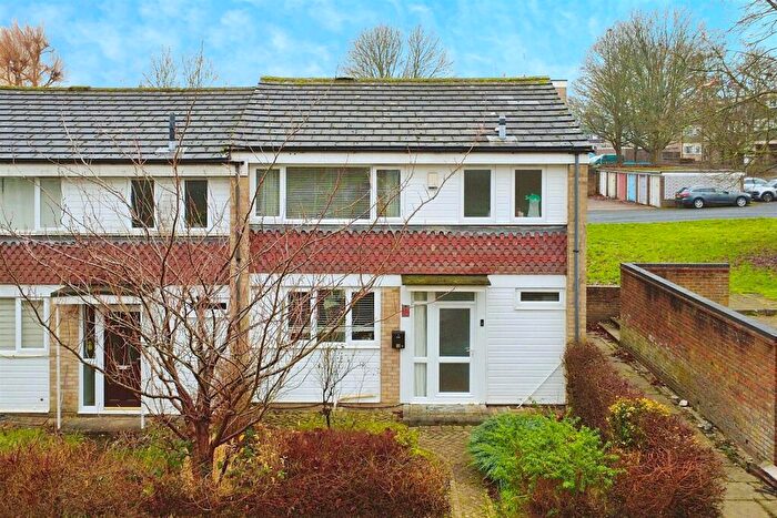 3 Bedroom End Of Terrace House For Sale In Basildon Square, Hemel Hempstead, HP2