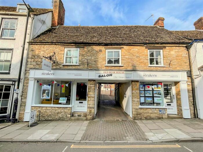 2 Bedroom Flat To Rent In High Street, Malmesbury, SN16