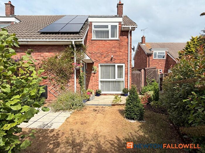 2 Bedroom Semi-Detached House For Sale In Maun Green, Newark, NG24