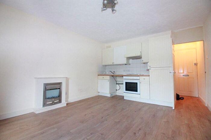 Flat To Rent In Tavistock Court, Nottingham, NG5