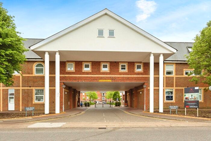 2 Bedroom Flat For Sale In Alton Mews, Aylesbury, Buckinghamshire, HP19