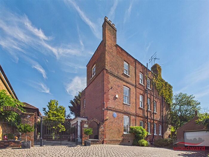 2 Bedroom Flat To Rent In Clonmel Close, Harrow On The Hill, HA2