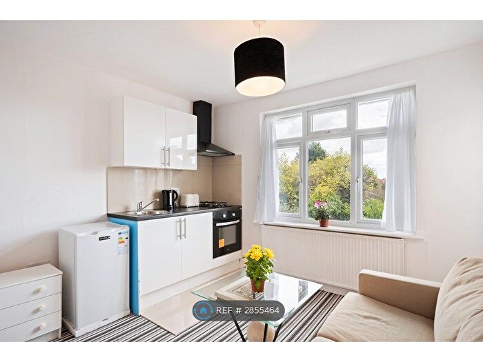 Studio To Rent In Broad Walk Hounslow West, Hounslow, TW5