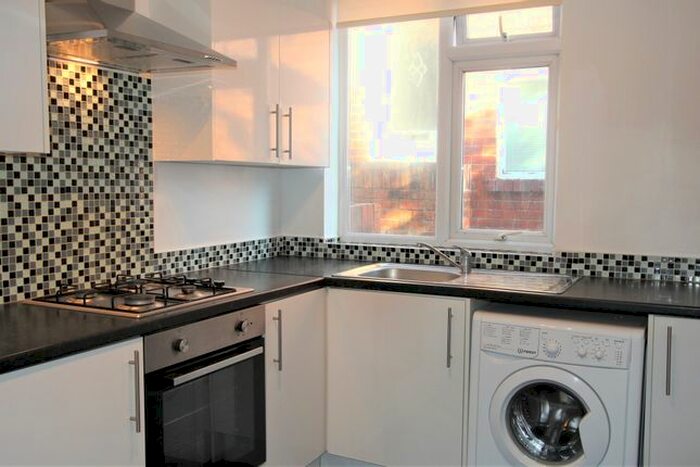 2 Bedroom Flat To Rent In Benton Road, High Heaton, Newcastle Upon Tyne, NE7