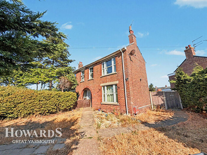 3 Bedroom Semi-Detached House For Sale In Cradock Avenue, Great Yarmouth, NR30