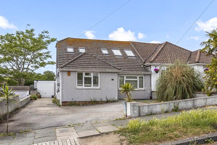 4 Bedroom Semi-Detached Bungalow For Sale In Donnington Road, Brighton, Brighton & Hove, BN2