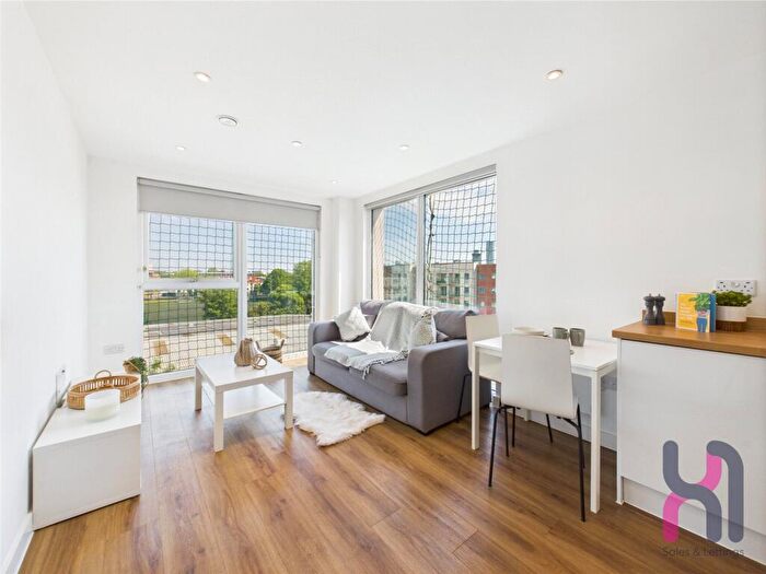 1 Bedroom Flat To Rent In The Gateway, Trafford Road, Salford, M5