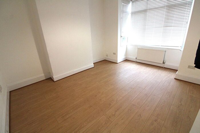4 Bedroom Property To Rent In Medcalf Road, Enfield, EN3