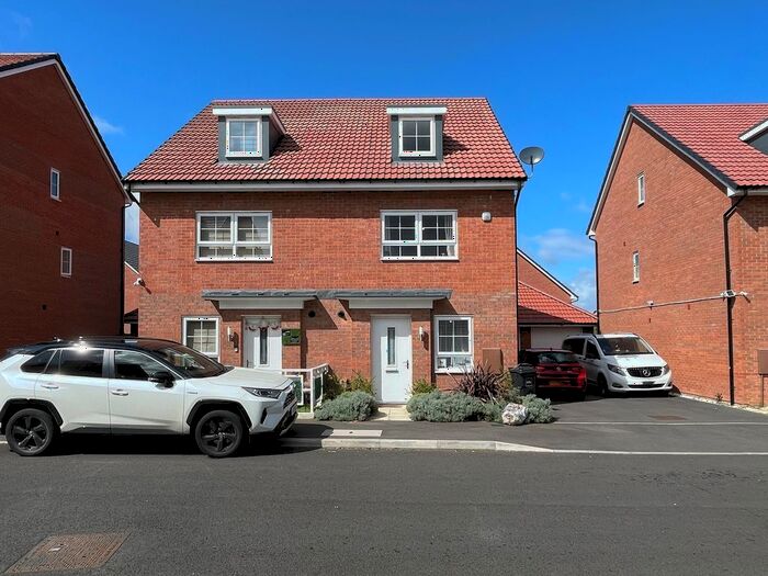 4 Bedroom Semi-Detached House To Rent In Lovington Lane, Leicester, LE4