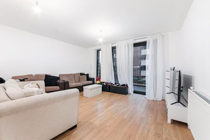 2 Bedroom Apartment For Sale In Kingfisher Heights, London, E16