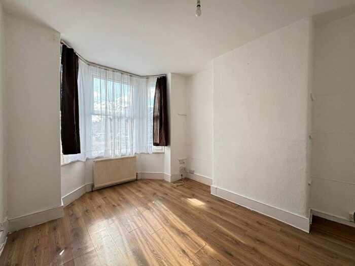 4 Bedroom Property To Rent In Felix Road, London, W13