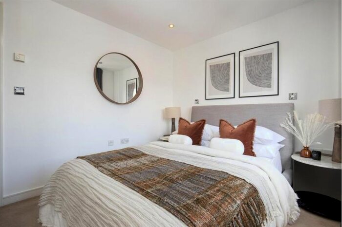 2 Bedroom Flat To Rent In Acacia Road, London, SW16