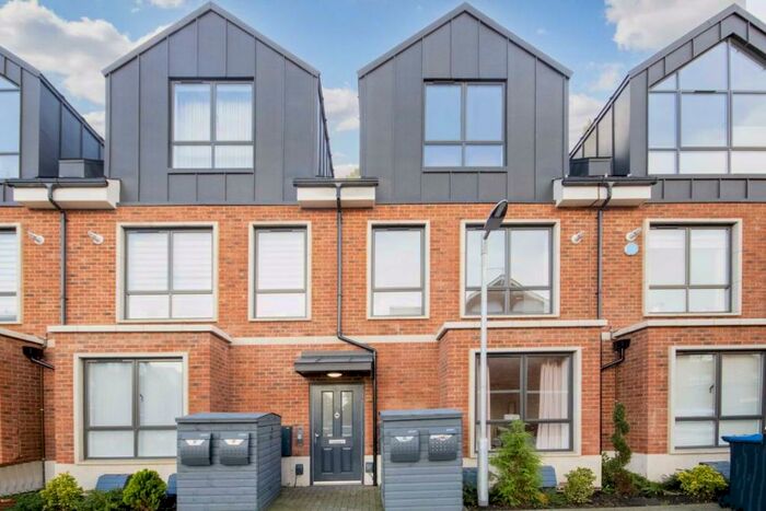 1 Bedroom Flat To Rent In Harlow Gardens, Kingston Upon Thames, KT1