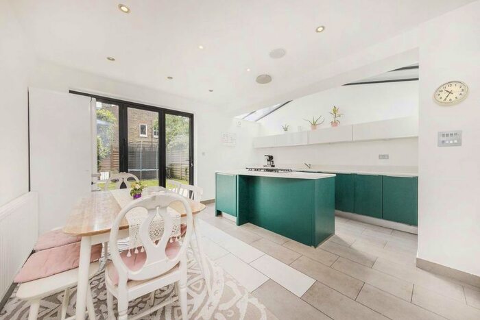 5 Bedroom Property To Rent In Wontner Road, London, SW17