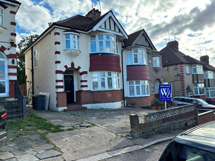 3 Bedroom Semi-Detached House For Sale In Hay Lane, Kingsbury, NW9