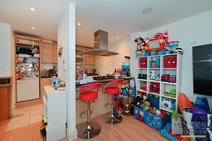 1 Bedroom Apartment For Sale In Westferry Road, London, E14