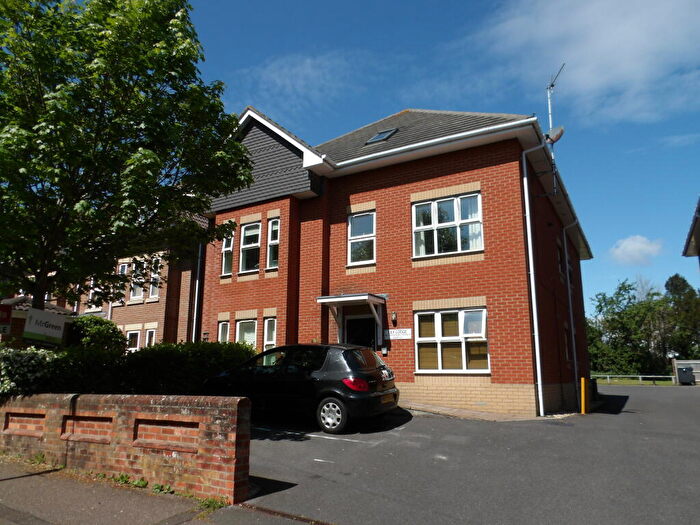 2 Bedroom Flat To Rent In Castlemain Avenue, BH6