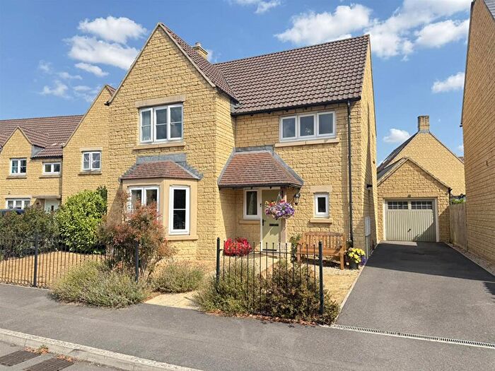 4 Bedroom Detached House For Sale In Whites Way, Sutton Benger, Chippenham, SN15