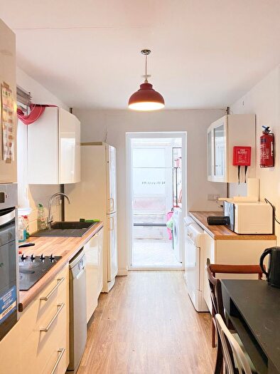 4 Bedroom Semi-Detached House To Rent In Bathurst Street, Swansea, SA1