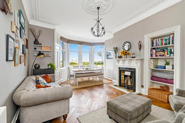 2 Bedroom Flat For Sale In Meadowbank Place, Edinburgh, EH8