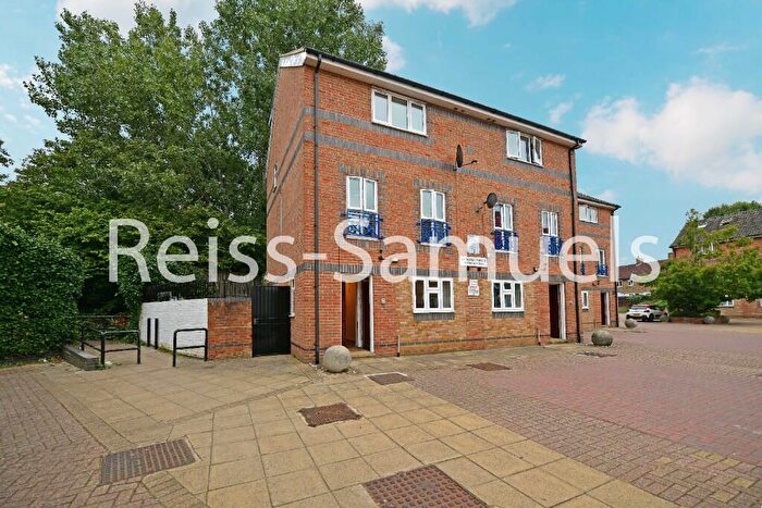 6 Bedroom Town House To Rent In Ambassador Square, London, E14