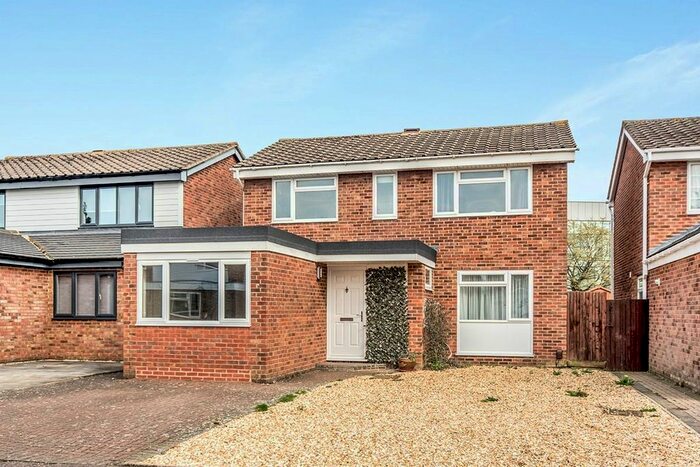 6 Bedroom Detached House To Rent In Clovelly Way, Bedford MK40