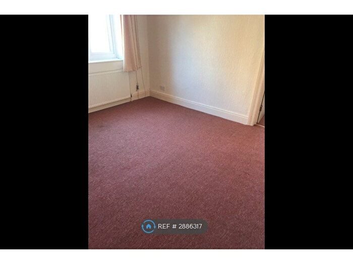 1 Bedroom Flat To Rent In Cromwell Road, Scarborough, YO11