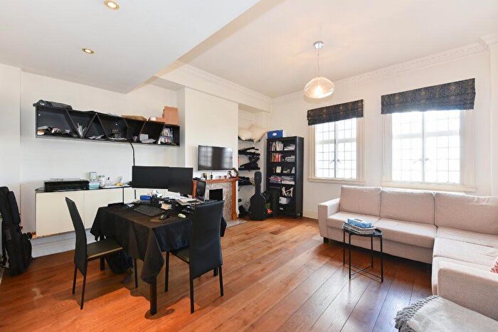 2 Bedroom Apartment To Rent In Chiltern Court, Baker Street, NW1