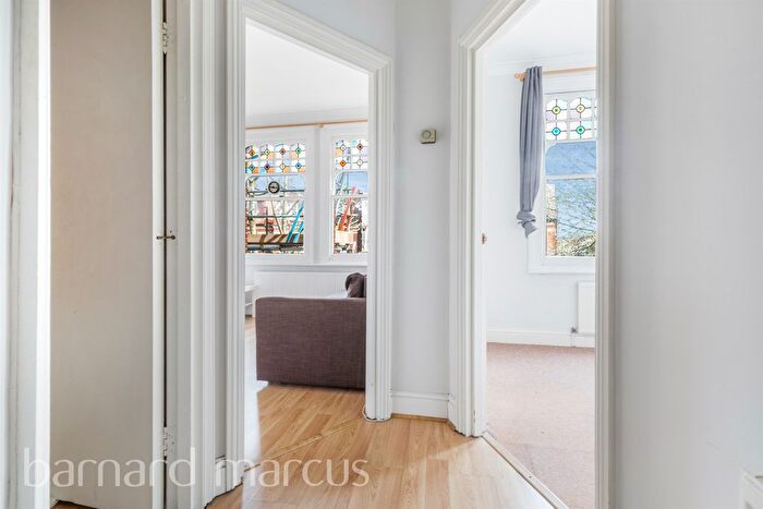 1 Bedroom Flat For Sale In Ritherdon Road, London, SW17