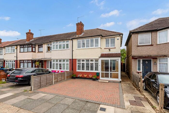 3 Bedroom End Of Terrace House To Rent In Charlton Road Enfield, N9