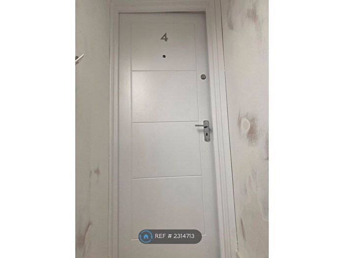 2 Bedroom Flat To Rent In Cross Lances Road, Hounslow, TW3