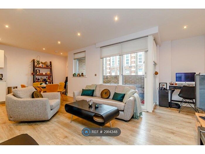 2 Bedroom Flat To Rent In Coombe House, London, E3