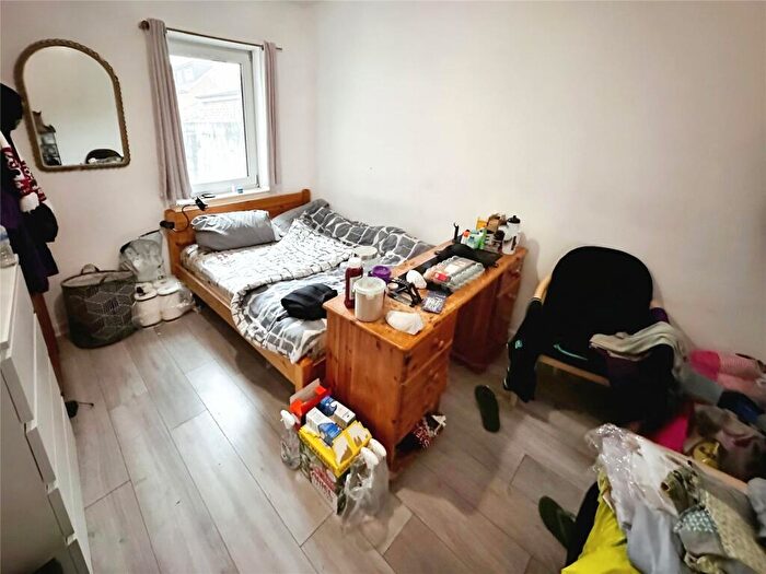 5 Bedroom House To Rent In Milton Road, Southampton, Hampshire, SO15
