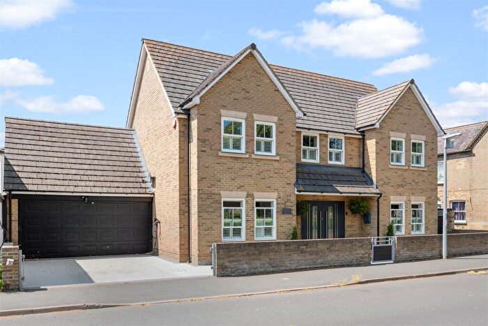 6 Bedroom Detached House For Sale In The Green, Stotfold, SG5