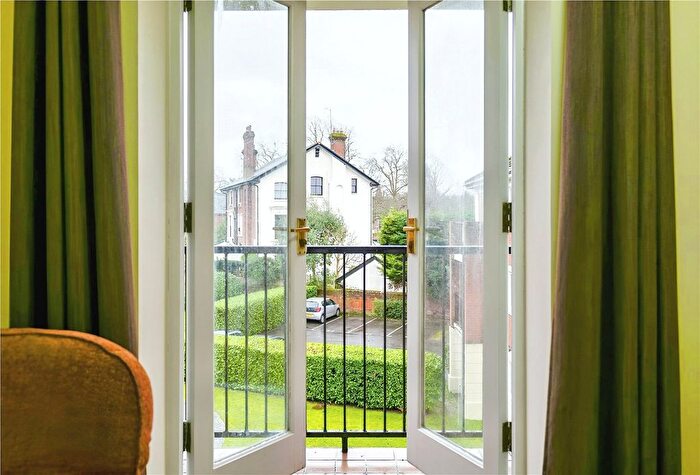 2 Bedroom Flat For Sale In London Road, Reading, Berkshire, RG1