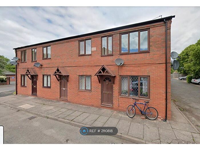 2 Bedroom Flat To Rent In Queens Court, Madeley, Telford, TF7