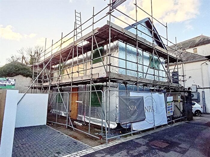 3 Bedroom Detached House For Sale In Gurneys Lane, Camborne, TR14