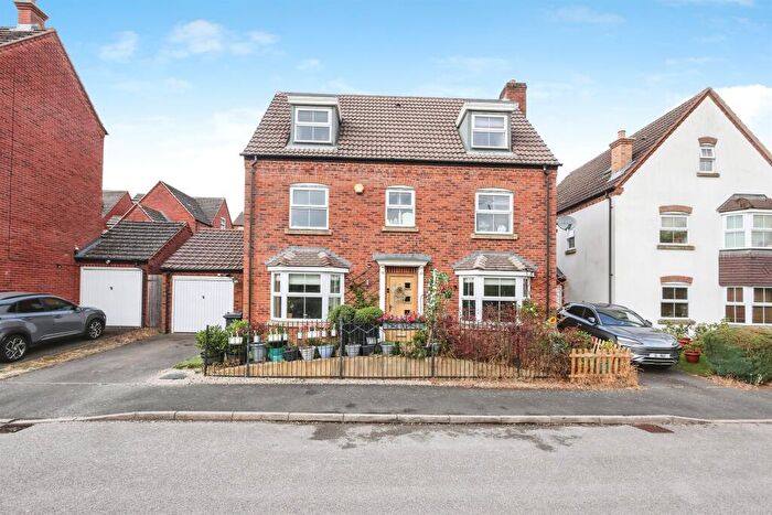 5 Bedroom Semi Detached House For Sale In Kingswood Close, Birmingham, B30