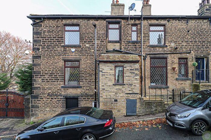 2 Bedroom Cottage For Sale In Northgate, Elland, HX5