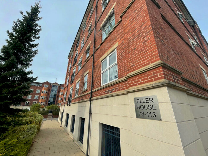 3 Bedroom Apartment To Rent In Carisbrooke Road, Leeds, West Yorkshire, LS16