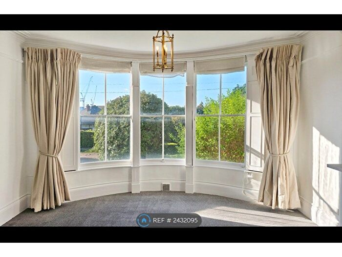 2 Bedroom Flat To Rent In Grove Hill Gardens, Tunbridge Wells, TN1