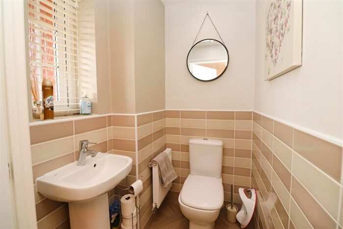 4 Bedroom Detached House For Sale In Chippenham Close, Wellingborough, NN8