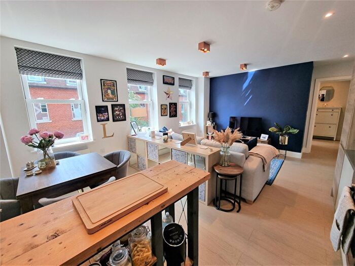 1 Bedroom Flat For Sale In Guildford, Surrey, GU1
