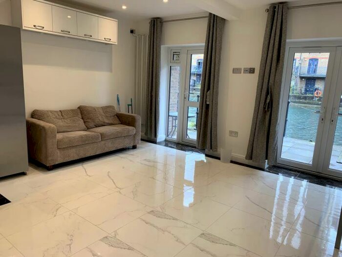 5 Bedroom Detached House To Rent In Lancaster Drive Canary Wharf London, E14